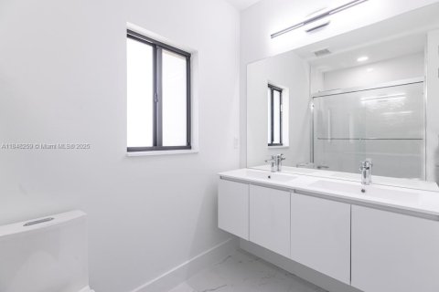 House in Cape Coral, Florida 4 bedrooms № 1961994 - photo 23