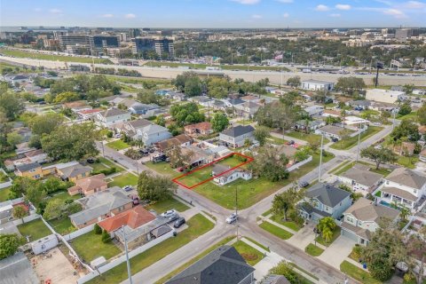 House in Tampa, Florida 2 bedrooms, 102.19 sq.m. № 1749409 - photo 2