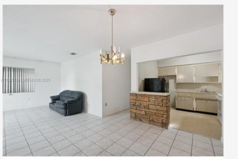 Casa en venta en Miami, Florida, 3 dormitorios, 136.85 m2 № 1955937 - foto 8