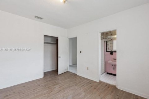 Casa en venta en Miami, Florida, 3 dormitorios, 136.85 m2 № 1955937 - foto 18