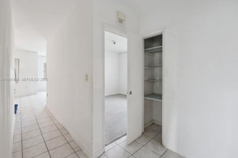 Casa en venta en Miami, Florida, 3 dormitorios, 136.85 m2 № 1955937 - foto 16