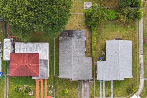 Casa en venta en Miami, Florida, 3 dormitorios, 136.85 m2 № 1955937 - foto 23