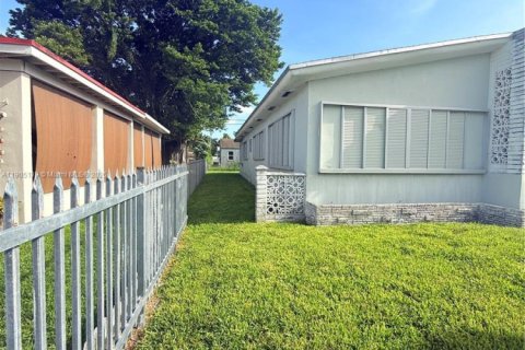 Купить виллу или дом в Майами, Флорида 3 спальни, 136.85м2, № 1955937 - фото 2