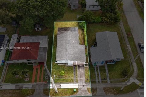 Casa en venta en Miami, Florida, 3 dormitorios, 136.85 m2 № 1955937 - foto 25