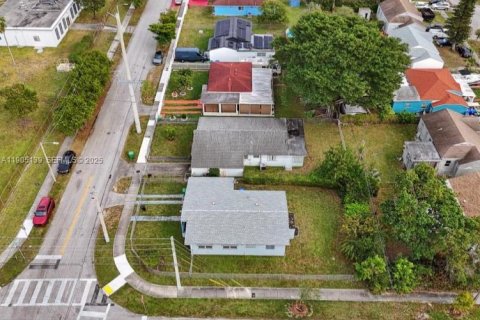 Casa en venta en Miami, Florida, 3 dormitorios, 136.85 m2 № 1955937 - foto 22