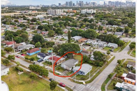 Casa en venta en Miami, Florida, 3 dormitorios, 136.85 m2 № 1955937 - foto 26