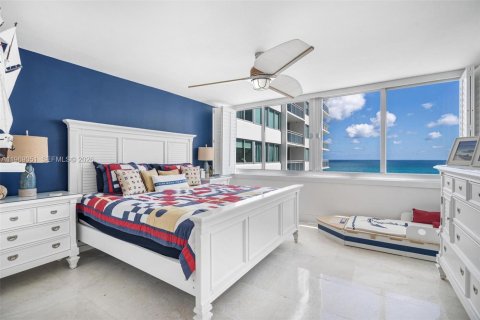 Снять в аренду кондоминиум в Майами-Бич, Флорида 2 спальни, 93.83м2, № 2031416 - фото 11