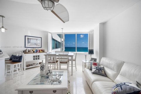 Снять в аренду кондоминиум в Майами-Бич, Флорида 2 спальни, 93.83м2, № 2031416 - фото 3