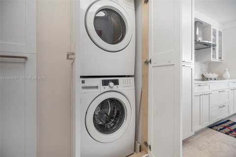 Снять в аренду кондоминиум в Майами-Бич, Флорида 2 спальни, 93.83м2, № 2031416 - фото 24