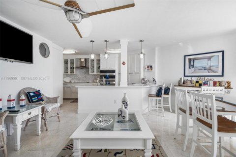 Снять в аренду кондоминиум в Майами-Бич, Флорида 2 спальни, 93.83м2, № 2031416 - фото 9