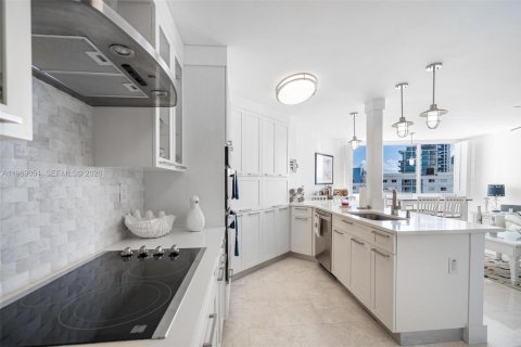 Снять в аренду кондоминиум в Майами-Бич, Флорида 2 спальни, 93.83м2, № 2031416 - фото 5