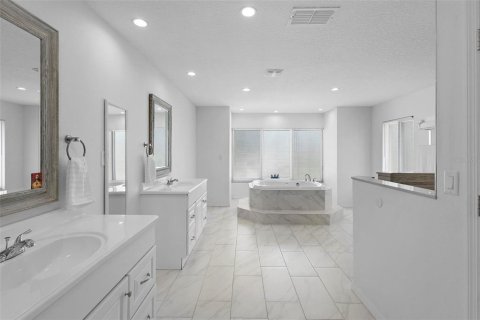 Casa en venta en Deltona, Florida, 4 dormitorios, 399.85 m2 № 1653595 - foto 28