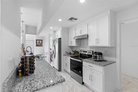 Casa en venta en Deltona, Florida, 4 dormitorios, 399.85 m2 № 1653595 - foto 9