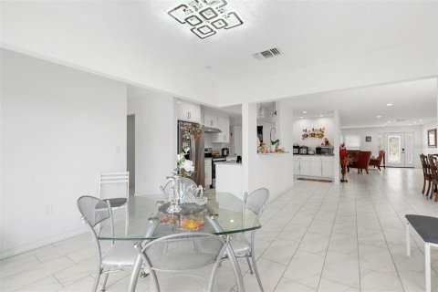 Casa en venta en Deltona, Florida, 4 dormitorios, 399.85 m2 № 1653595 - foto 17