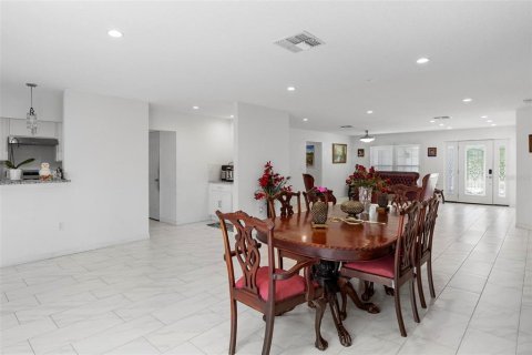 Casa en venta en Deltona, Florida, 4 dormitorios, 399.85 m2 № 1653595 - foto 13
