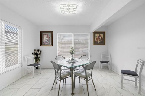 Casa en venta en Deltona, Florida, 4 dormitorios, 399.85 m2 № 1653595 - foto 16