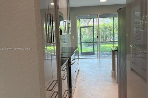 Villa ou maison à louer à Weston, Floride: 5 chambres, 292.08 m2 № 2387136 - photo 22