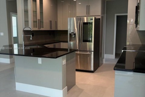 Villa ou maison à louer à Weston, Floride: 5 chambres, 292.08 m2 № 2387136 - photo 4