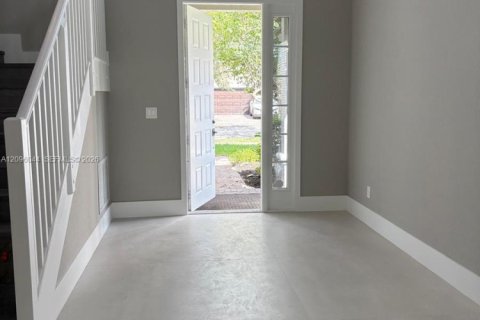 Villa ou maison à louer à Weston, Floride: 5 chambres, 292.08 m2 № 2387136 - photo 3