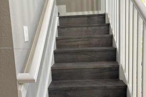 Villa ou maison à louer à Weston, Floride: 5 chambres, 292.08 m2 № 2387136 - photo 18