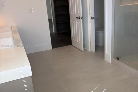 Villa ou maison à louer à Weston, Floride: 5 chambres, 292.08 m2 № 2387136 - photo 14