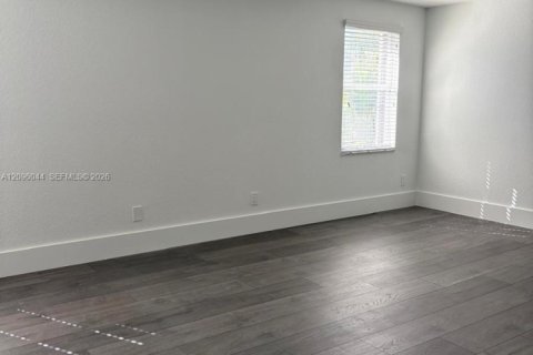 Villa ou maison à louer à Weston, Floride: 5 chambres, 292.08 m2 № 2387136 - photo 17