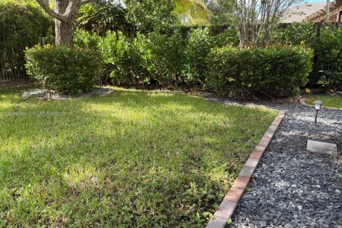 Villa ou maison à louer à Weston, Floride: 5 chambres, 292.08 m2 № 2387136 - photo 24