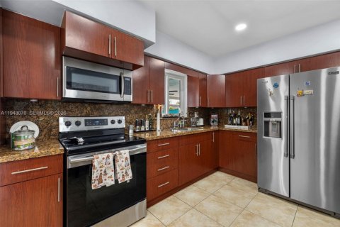 Villa ou maison à vendre à Miami, Floride: 4 chambres, 206.06 m2 № 2004067 - photo 14