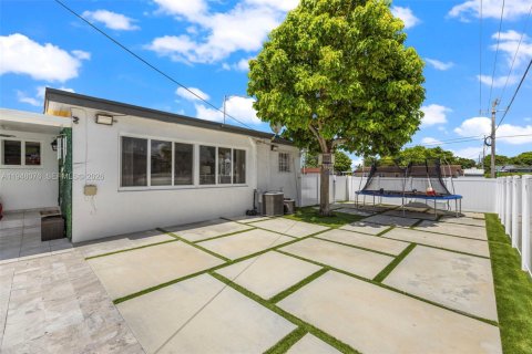 Villa ou maison à vendre à Miami, Floride: 4 chambres, 206.06 m2 № 2004067 - photo 24