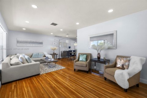 Villa ou maison à vendre à Miami, Floride: 4 chambres, 206.06 m2 № 2004067 - photo 8