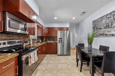 Villa ou maison à vendre à Miami, Floride: 4 chambres, 206.06 m2 № 2004067 - photo 15