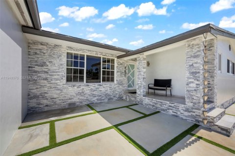 Villa ou maison à vendre à Miami, Floride: 4 chambres, 206.06 m2 № 2004067 - photo 5