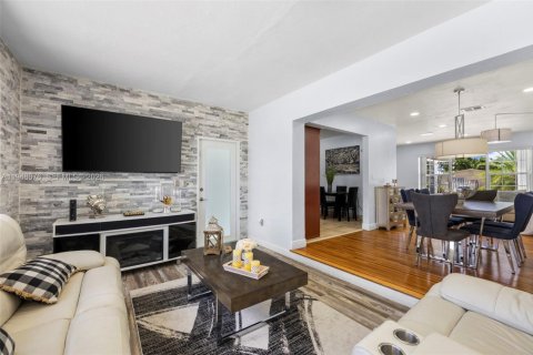 Villa ou maison à vendre à Miami, Floride: 4 chambres, 206.06 m2 № 2004067 - photo 16