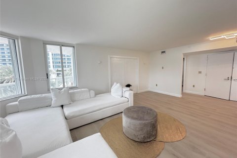 Condo in Miami Beach, Florida, 3 bedrooms  № 1956106 - photo 2