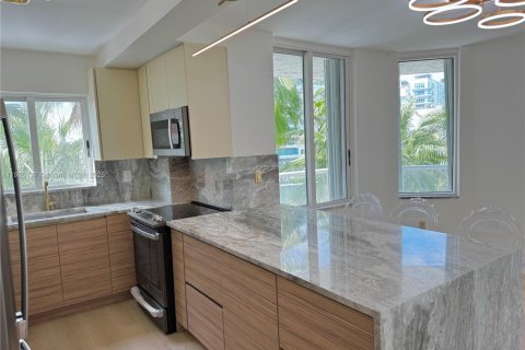 Condo in Miami Beach, Florida, 3 bedrooms  № 1956106 - photo 8