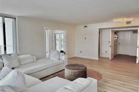 Купить кондоминиум в Майами-Бич, Флорида 3 спальни, 129.13м2, № 1956106 - фото 3