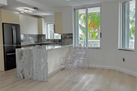 Condo in Miami Beach, Florida, 3 bedrooms  № 1956106 - photo 7