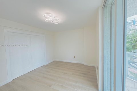 Купить кондоминиум в Майами-Бич, Флорида 3 спальни, 129.13м2, № 1956106 - фото 28