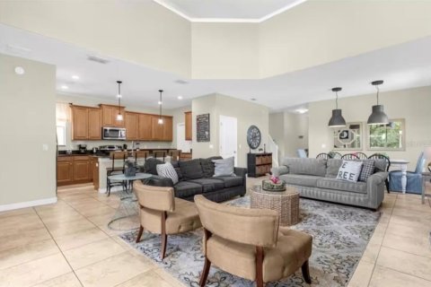 House in Kissimmee, Florida 5 bedrooms, 286.23 sq.m. № 2201490 - photo 10
