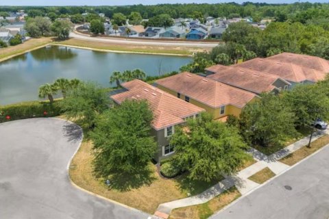 House in Kissimmee, Florida 5 bedrooms, 286.23 sq.m. № 2201490 - photo 3