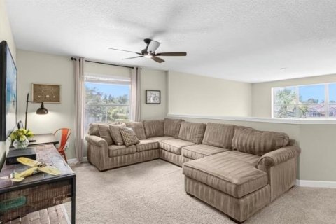 House in Kissimmee, Florida 5 bedrooms, 286.23 sq.m. № 2201490 - photo 24