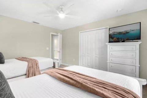 House in Kissimmee, Florida 5 bedrooms, 286.23 sq.m. № 2201490 - photo 25