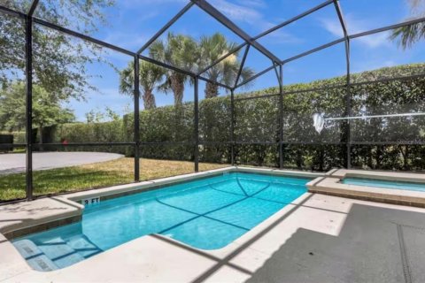 House in Kissimmee, Florida 5 bedrooms, 286.23 sq.m. № 2201490 - photo 14