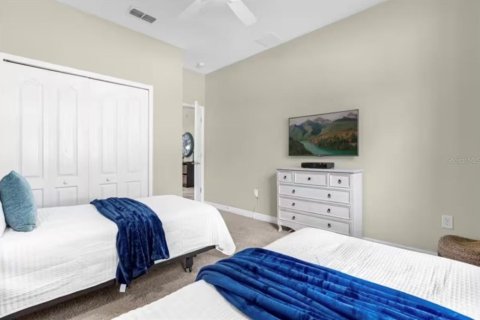 House in Kissimmee, Florida 5 bedrooms, 286.23 sq.m. № 2201490 - photo 21