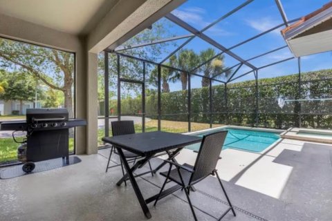 House in Kissimmee, Florida 5 bedrooms, 286.23 sq.m. № 2201490 - photo 17