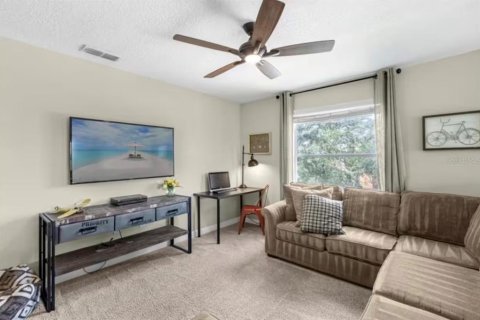 House in Kissimmee, Florida 5 bedrooms, 286.23 sq.m. № 2201490 - photo 22