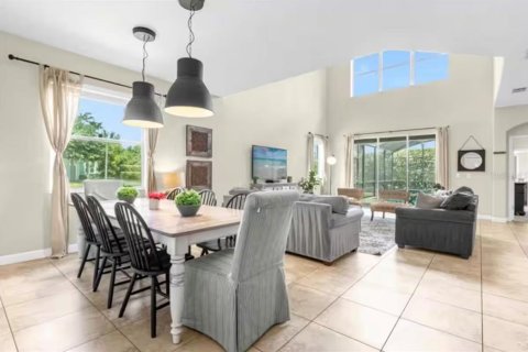 House in Kissimmee, Florida 5 bedrooms, 286.23 sq.m. № 2201490 - photo 7