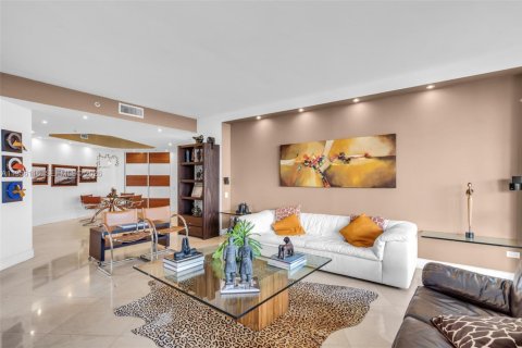 Купить кондоминиум в Майами, Флорида 2 спальни, 175.03м2, № 2011885 - фото 14