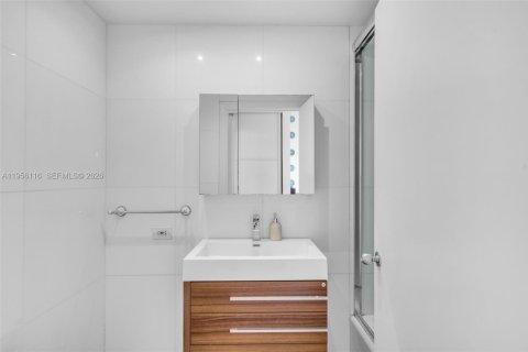 Купить кондоминиум в Майами, Флорида 2 спальни, 175.03м2, № 2011885 - фото 28