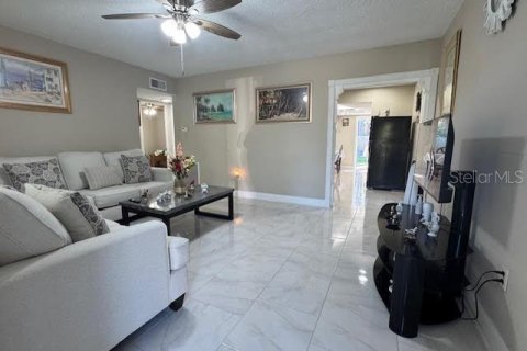 House in New Port Richey, Florida 2 bedrooms, 82.13 sq.m. № 1579131 - photo 8